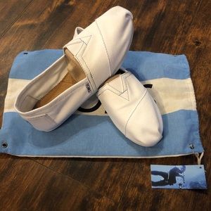 Brand New TOMS 9